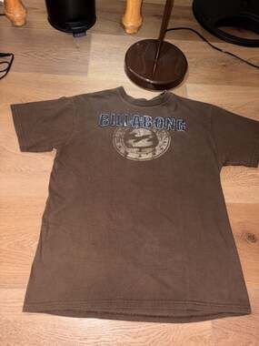 Vintage Billabong Y2K Brown Distressed Graphic Spell Out T-Shirt Size L